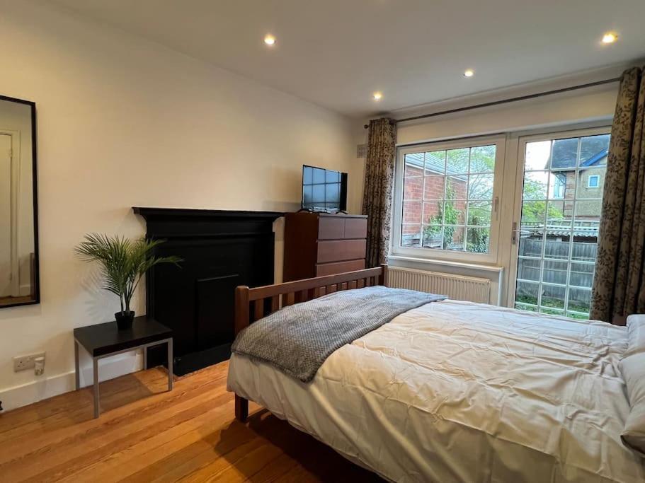 3 Bed Luxury House, 10 Min Walk To Underground Сasa de vacaciones Londres